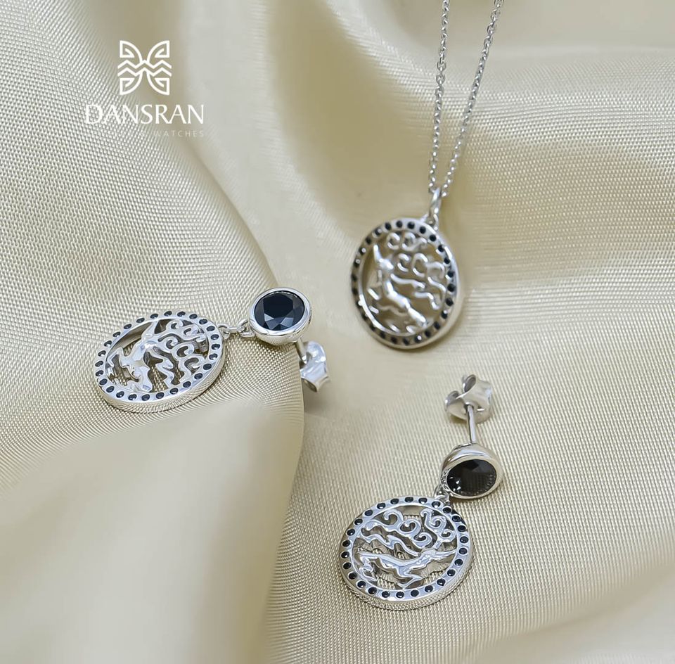 "Goo Maral" short earrings